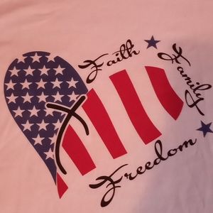 NWOT "Faith Family Freedom"Christain T-shirt Meduim white